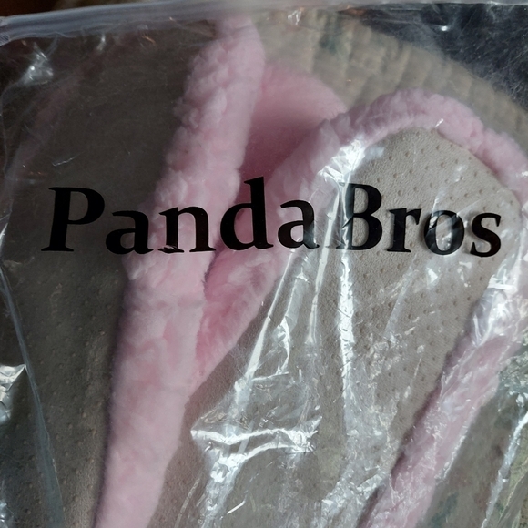 New* Ladies Pink Panda Bros Piggy Bootie Slipper Socks (M) - Picture 5 of 6